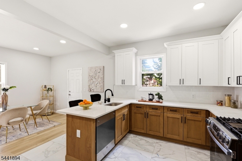 44 Fabyan Place Newark NJ 07108