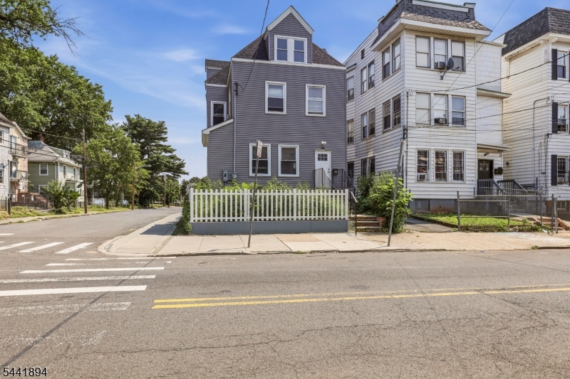 44 Fabyan Place Newark NJ 07108