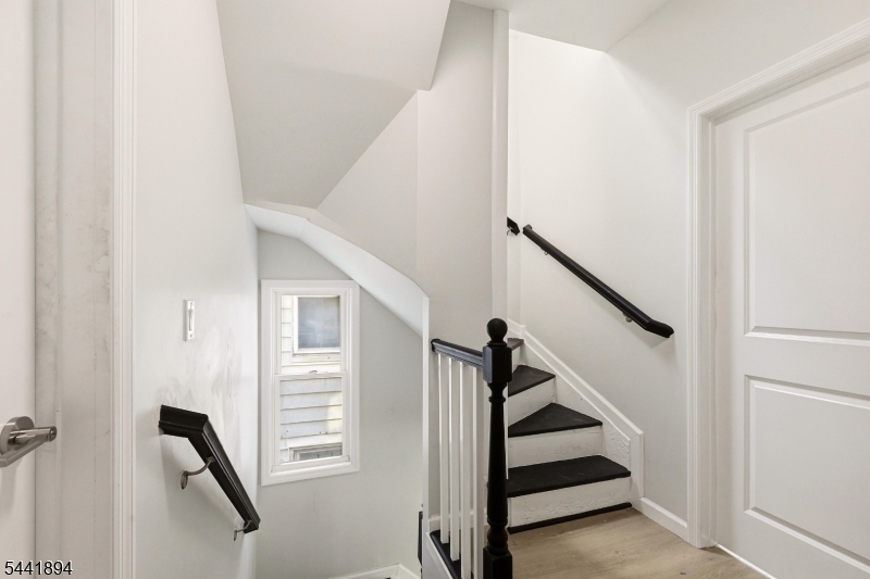 44 Fabyan Place Newark NJ 07108