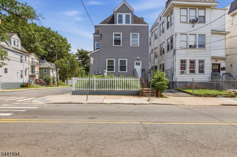 44 Fabyan Place Newark NJ 07108