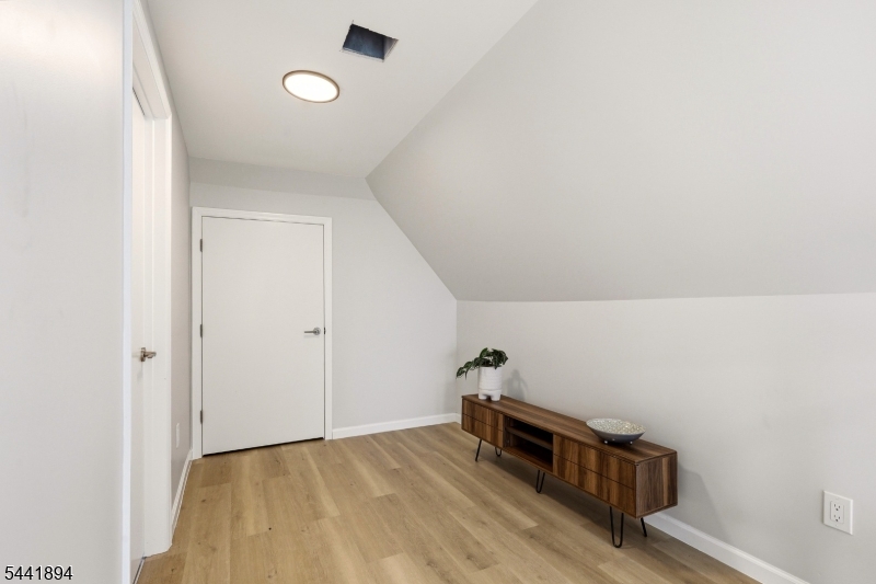 44 Fabyan Place Newark NJ 07108