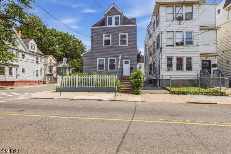 44 Fabyan Place Newark NJ 07108