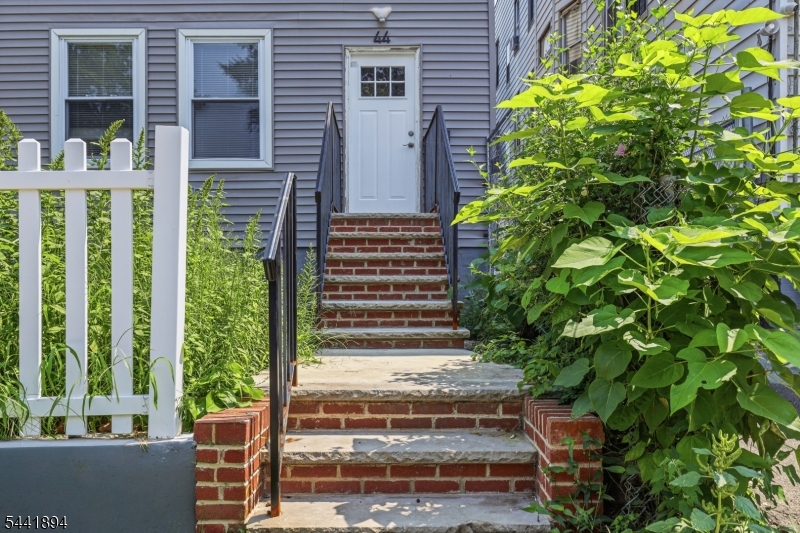 44 Fabyan Place Newark NJ 07108