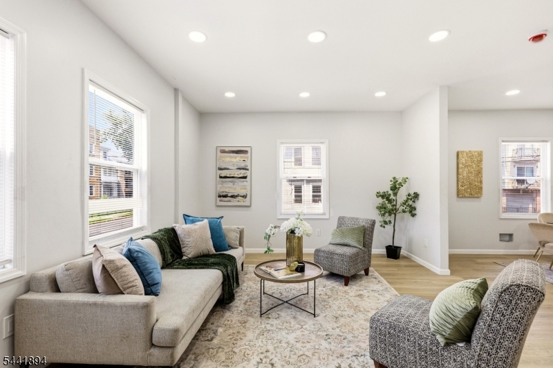 44 Fabyan Place Newark NJ 07108