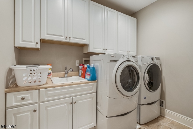 2 Hobson Drive Livingston NJ 07039