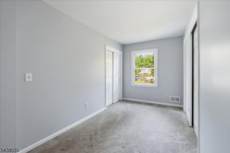 17 Heritage Lane Hamburg NJ 07419