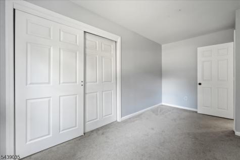 17 Heritage Lane Hamburg NJ 07419