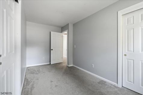 17 Heritage Lane Hamburg NJ 07419