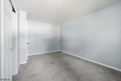 17 Heritage Lane Hamburg NJ 07419