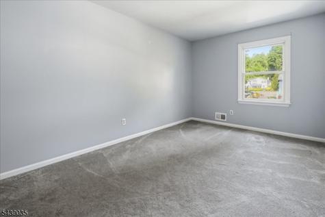 17 Heritage Lane Hamburg NJ 07419