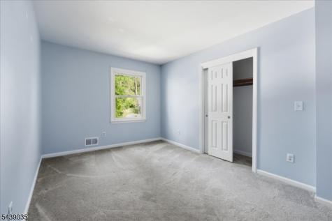 17 Heritage Lane Hamburg NJ 07419