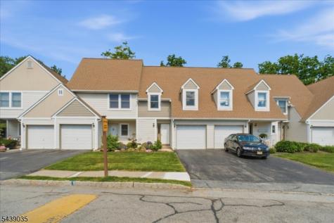17 Heritage Lane Hamburg NJ 07419