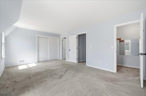 17 Heritage Lane Hamburg NJ 07419