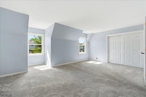 17 Heritage Lane Hamburg NJ 07419