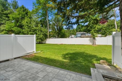 17 Heritage Lane Hamburg NJ 07419