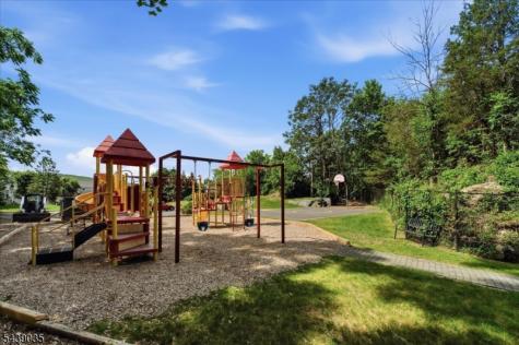 17 Heritage Lane Hamburg NJ 07419