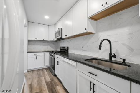 17 Heritage Lane Hamburg NJ 07419