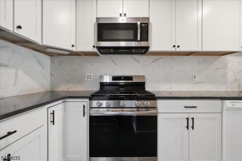 17 Heritage Lane Hamburg NJ 07419