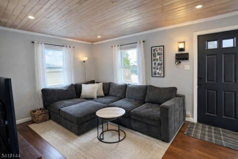 34 Eisenhower Spotswood NJ 08884