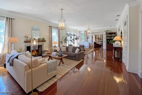 1 Hillview Drive Tewksbury NJ 07830
