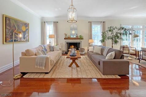 1 Hillview Drive Tewksbury NJ 07830