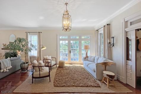 1 Hillview Drive Tewksbury NJ 07830