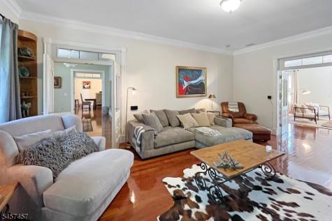 1 Hillview Drive Tewksbury NJ 07830