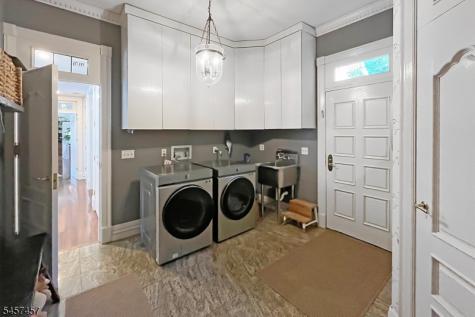 1 Hillview Drive Tewksbury NJ 07830