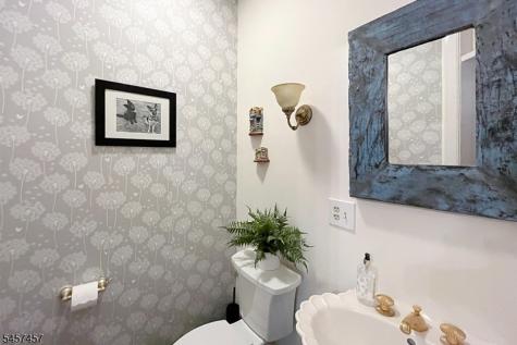 1 Hillview Drive Tewksbury NJ 07830