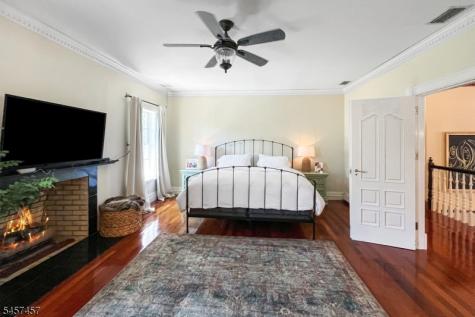 1 Hillview Drive Tewksbury NJ 07830