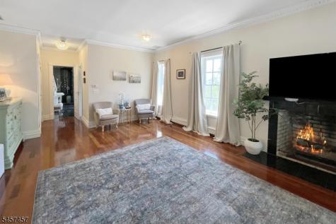 1 Hillview Drive Tewksbury NJ 07830