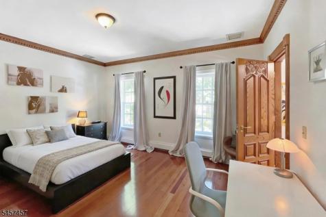 1 Hillview Drive Tewksbury NJ 07830