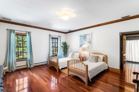 1 Hillview Drive Tewksbury NJ 07830