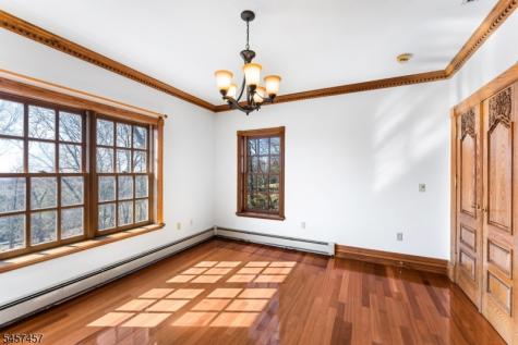 1 Hillview Drive Tewksbury NJ 07830