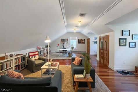 1 Hillview Drive Tewksbury NJ 07830