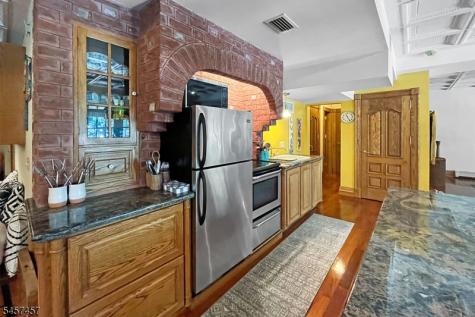 1 Hillview Drive Tewksbury NJ 07830