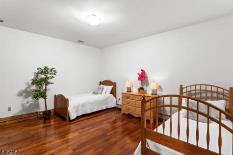 1 Hillview Drive Tewksbury NJ 07830