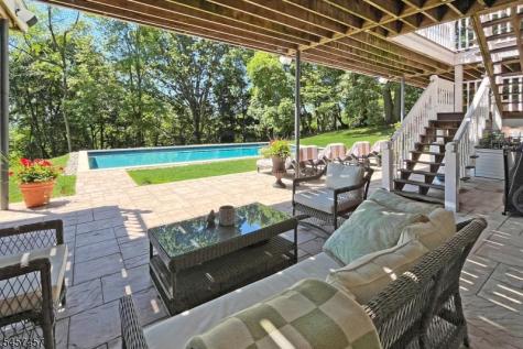 1 Hillview Drive Tewksbury NJ 07830
