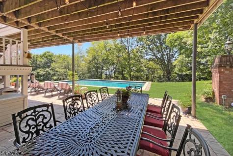 1 Hillview Drive Tewksbury NJ 07830