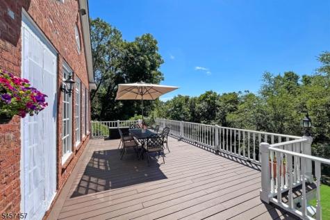 1 Hillview Drive Tewksbury NJ 07830