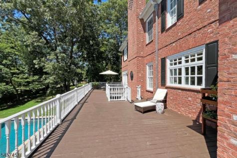 1 Hillview Drive Tewksbury NJ 07830