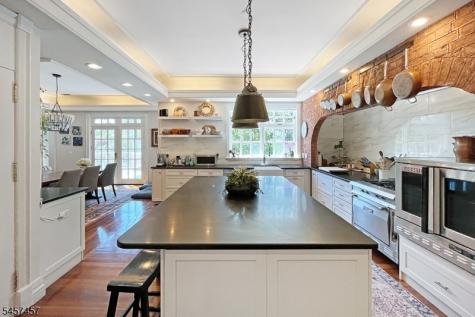 1 Hillview Drive Tewksbury NJ 07830