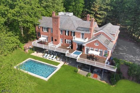 1 Hillview Drive Tewksbury NJ 07830