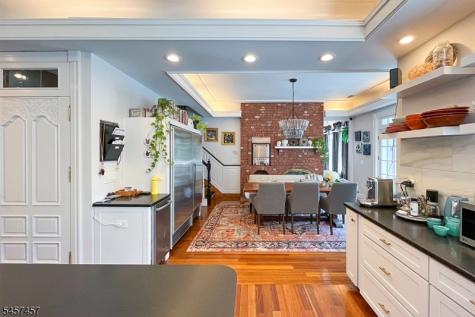1 Hillview Drive Tewksbury NJ 07830