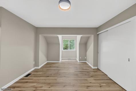 32 Woods Edge Drive Roxbury NJ 07876