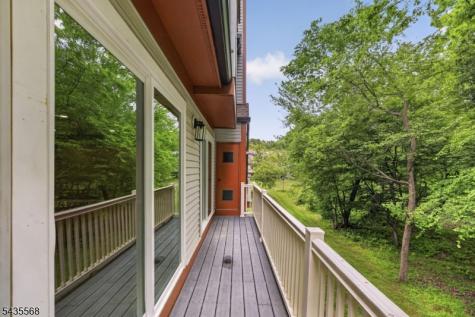32 Woods Edge Drive Roxbury NJ 07876