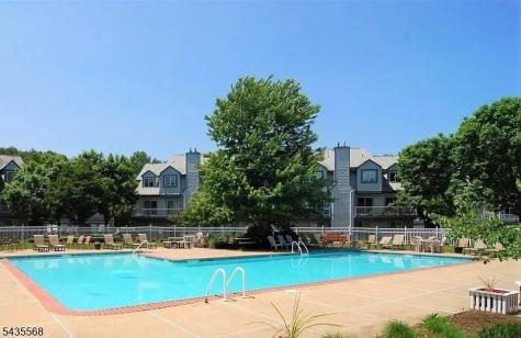 32 Woods Edge Drive Roxbury NJ 07876