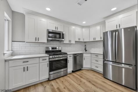 32 Woods Edge Drive Roxbury NJ 07876