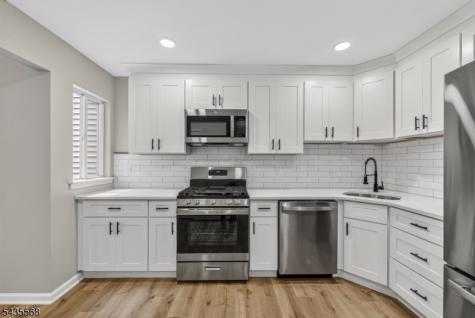 32 Woods Edge Drive Roxbury NJ 07876