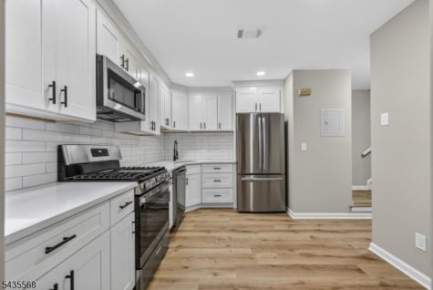32 Woods Edge Drive Roxbury NJ 07876